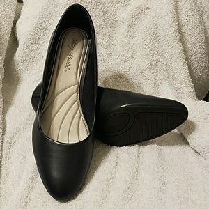 Easy Street navy pumps Size 9W